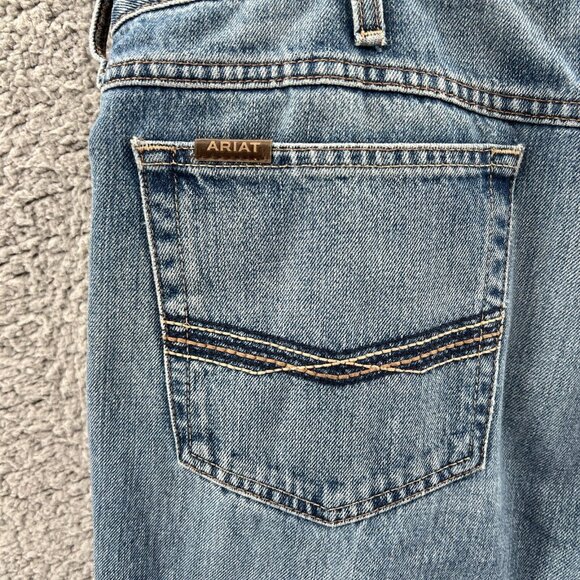 Ariat Jeans Mens 38 X 32 M2 Relaxed Boot Cut Blue Denim Medium Wash Cowboy * - Picture 5 of 13